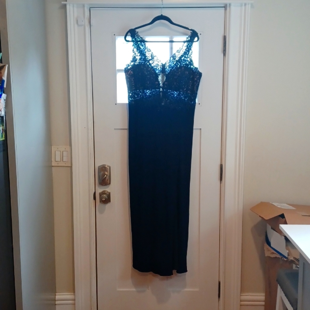 Sz16W, FAVIANA NAVY GOWN, WORN ONCE